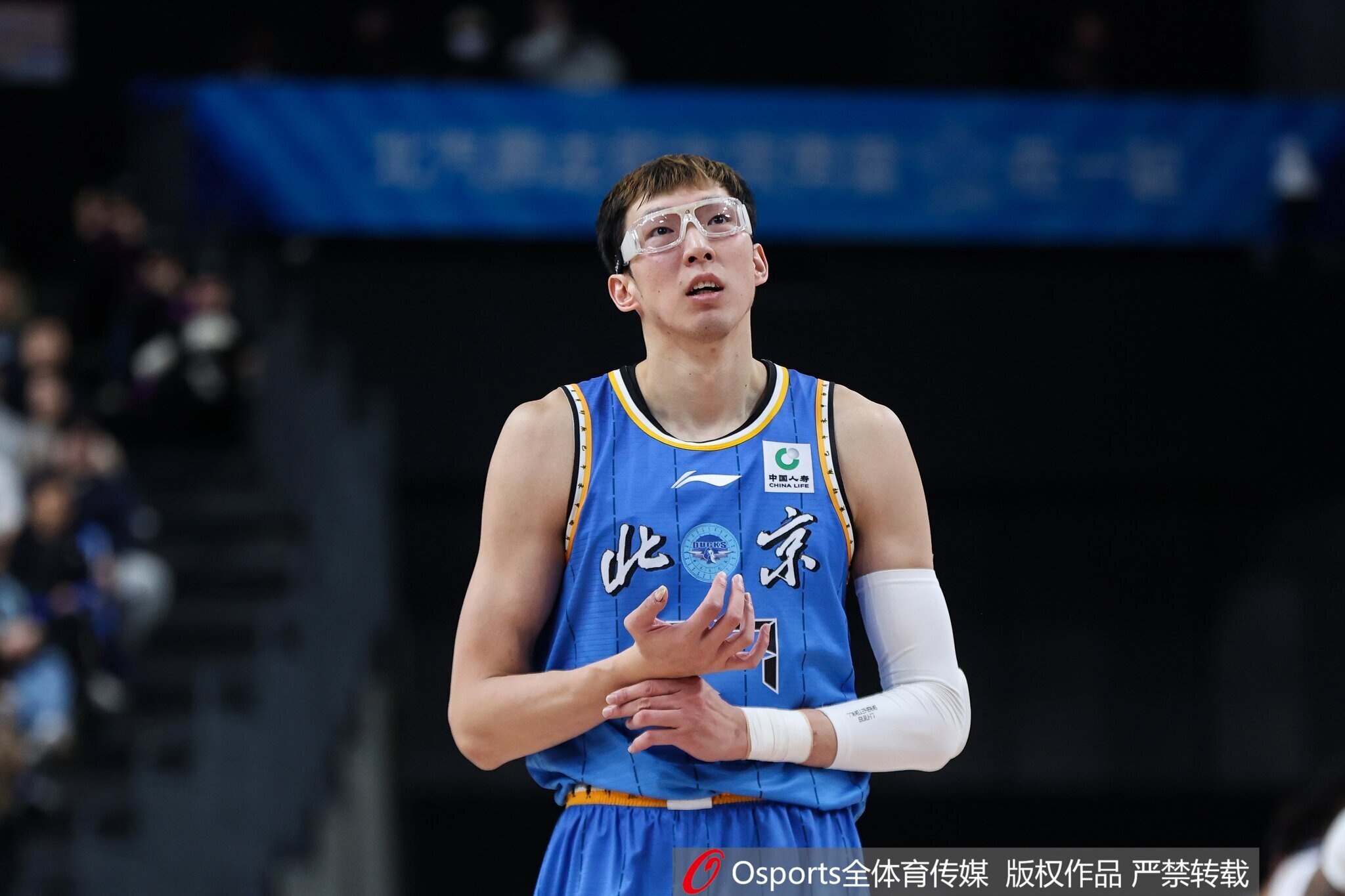 开云体育在线登入-这场打得像外援！周琦终结十分高效 砍下23分13板&amp;抢到7前场板